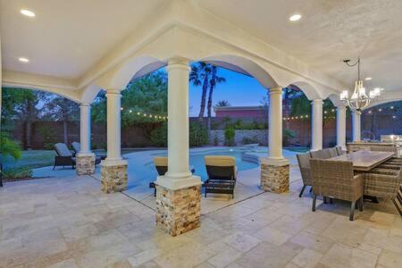 Lux 5Br Vegas Home W Pool, Spa, Games, Near Strip ラスベガス エクステリア 写真