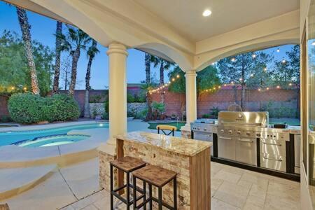 Lux 5Br Vegas Home W Pool, Spa, Games, Near Strip ラスベガス エクステリア 写真